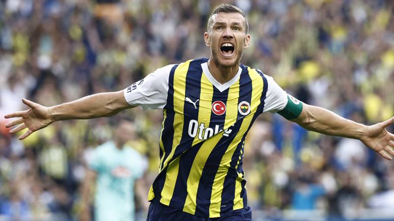 Fenerbahçe'de 11 isimle yollar ayrılıyor: İşte o isimler... 13